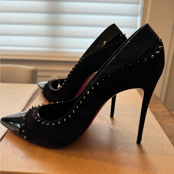 Christian Louboutin's Duvette Spikes pumps European size 40






Made in Italy - Picture 2 of 12